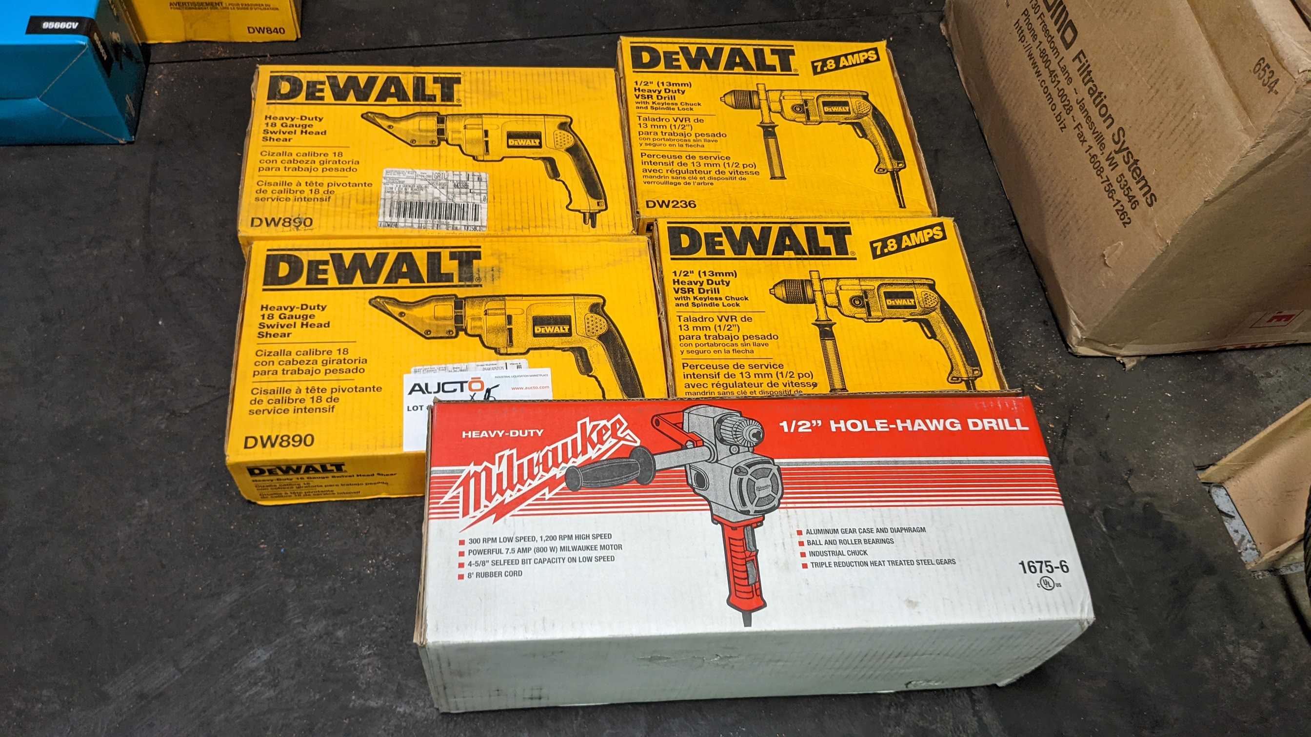LOT OF POWER TOOLS - ELECTRIC POWER TOOLS