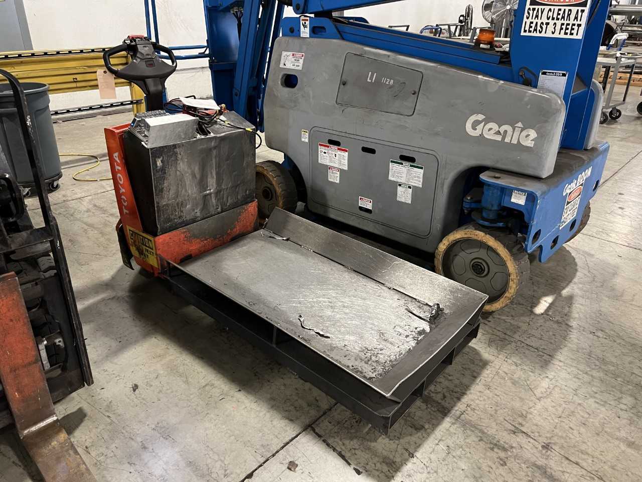 Toyota Electric Truck. Model 7HBW23 - ELECTRIC PALLET JACKS