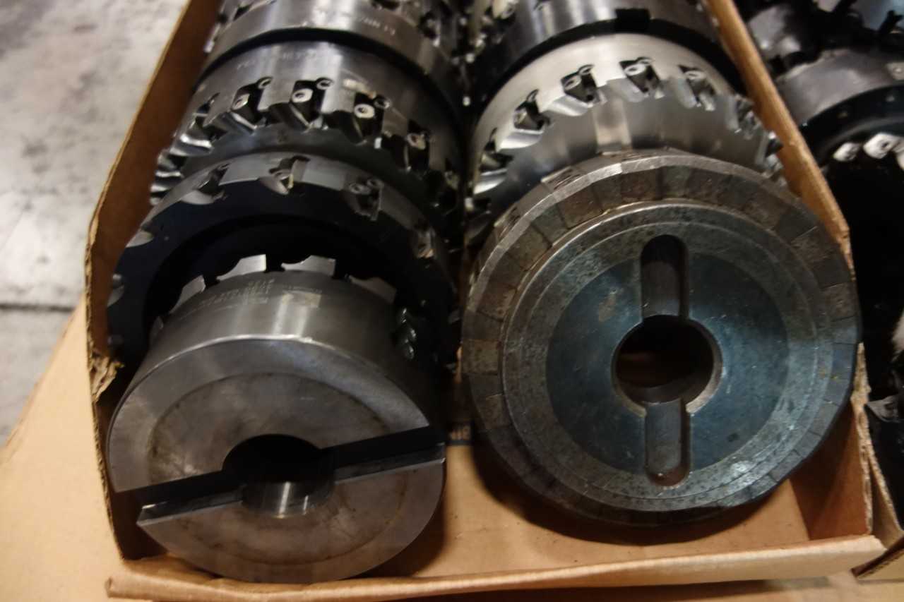 LOT OF ASSORTED SURFACE MILLS AND CUTTERS - KENNAMETAL - MACHINING ACCESSORIES & TOOLING