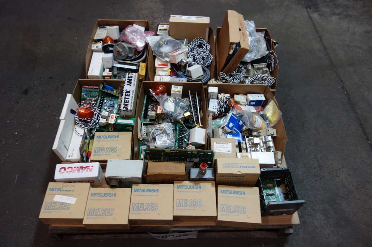 1 PALLET OF ASSORTED ELECTRICAL- PRESSURE SWITCHES, MODULES, CIRCUIT BREAKERS- MITSUBISHI, FUJI, MEDAR - ELECTRICAL COMPONENTS