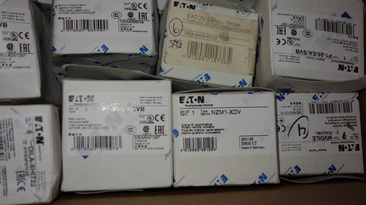 1 BOX OF EATON / CUTLER HAMMER ELECTRICAL - ELECTRICAL COMPONENTS