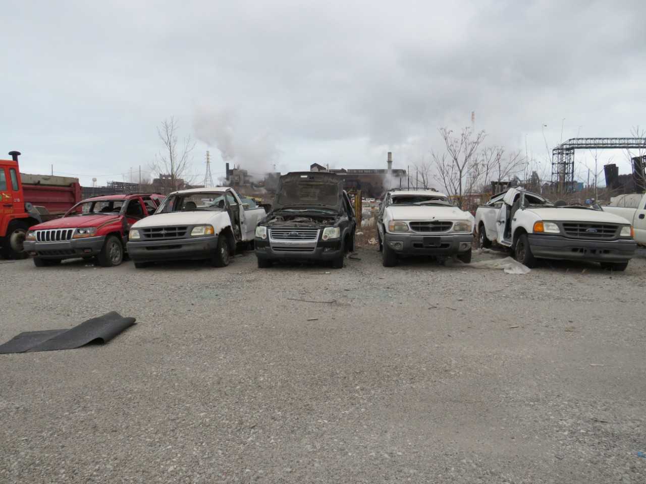 LOT OF 5 ASSORTED VEHICLES FOR PARTS - OFF-ROAD TRUCKS