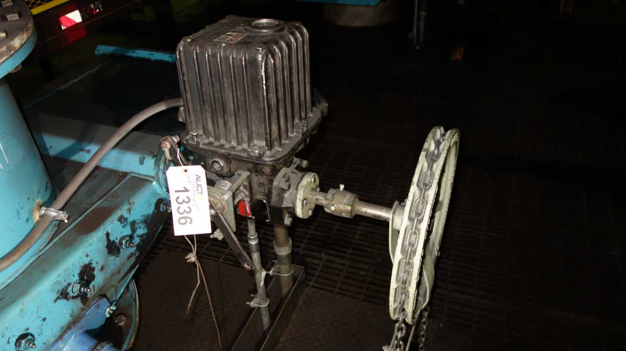 LOT OF 4 LIMITORQUE L120-20 VALVE OPERATORS - VALVES