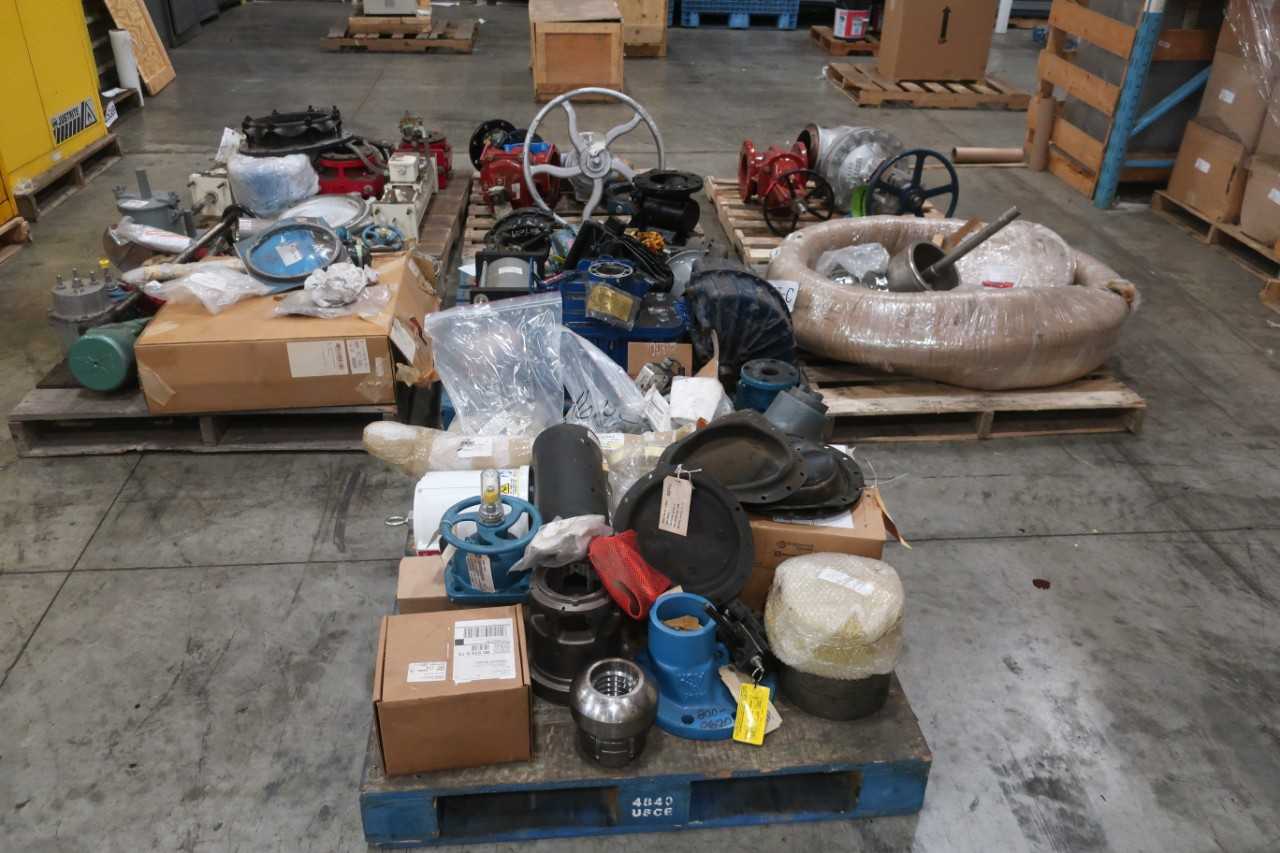 7 PALLETS OF ASSORTED VALVES AND VALVE REPLACEMENT PARTS DIA-FLO TUFLINE POWELL KENNEDY GATE GLOBE PLUG PARTS - VALVES