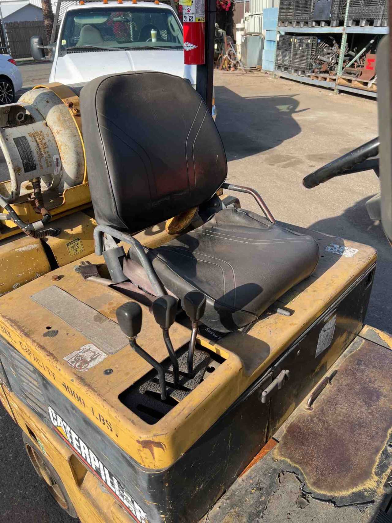 4000Lbs Caterpillar T40E Forklift - FORKLIFTS