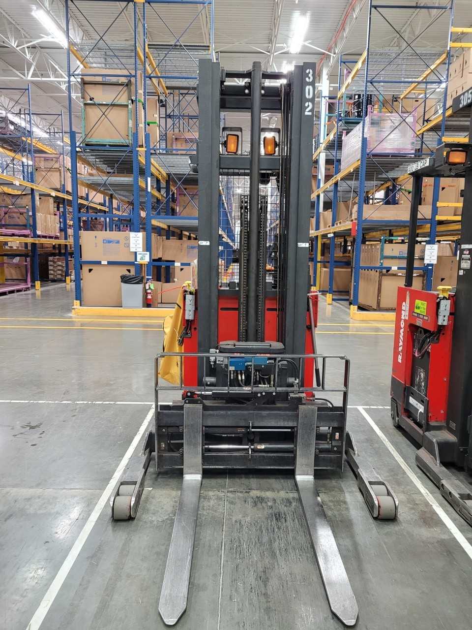 Raymond 4500# Straddle Reach Truck - REACH TRUCKS