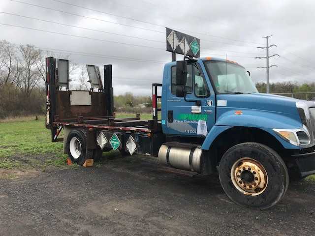 2005 International 7300 DT466 Pallet Truck - HYDRO EXCAVATOR TRUCKS