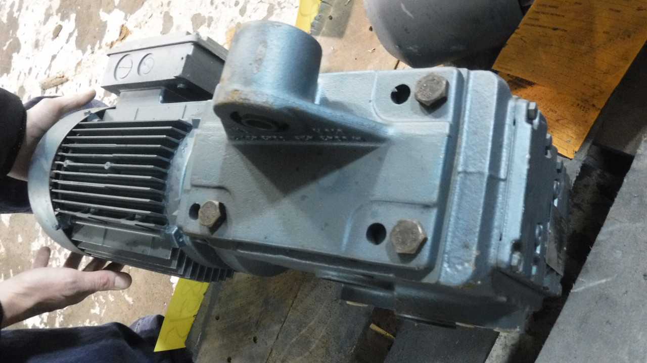 New 76 Kw 1720 RPM 100L Frame Sew-Eurodrive Gear Motor - ELECTRIC MOTORS