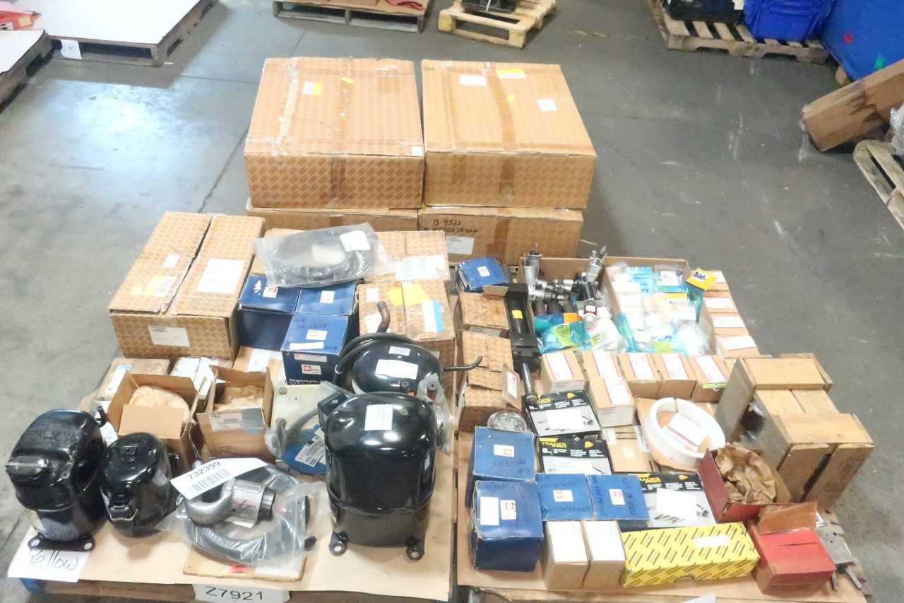 3 PALLETS OF ASSORTED PNEUMATIC TOOLS AND REPLACEMENTS PARTS - COMPRESSORS, PISTON, NOZZLES, NUTRUNNER , VALVE KITS, MISC. - ATLAS COPCO - VALVES