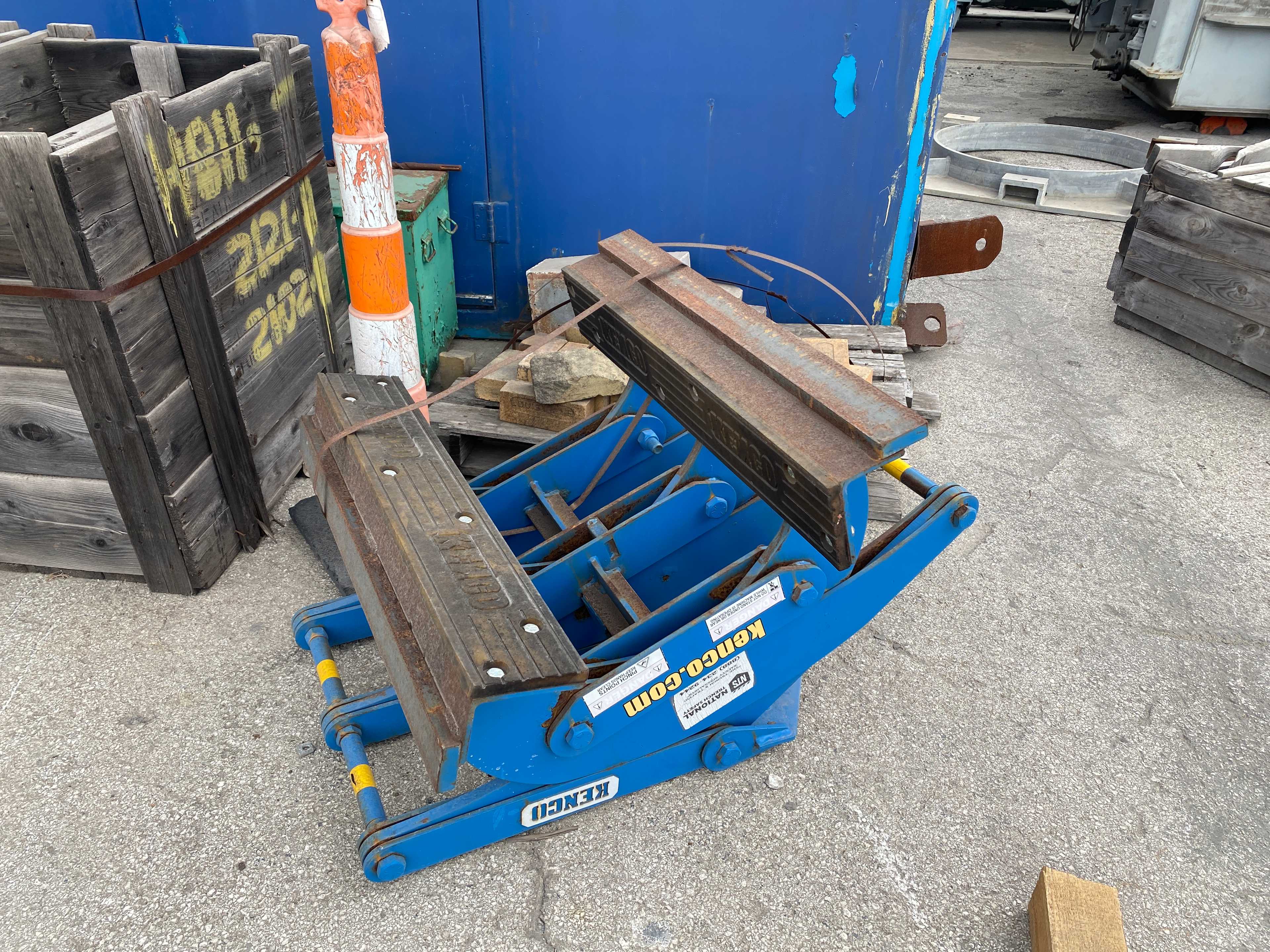 Kenco lifting attachment for excavator - LIFTING ATTACHMENTS