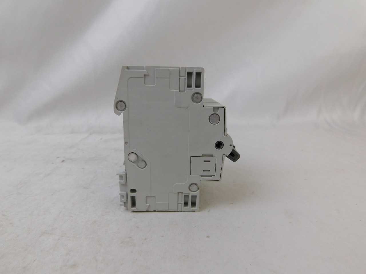 (16) Eaton WMS3D03 MCB D Curve 3P 3A - CIRCUIT BREAKERS