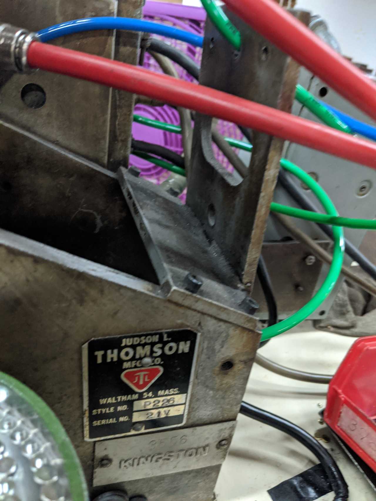 P226 Riveter Thomson with vibratory feeder bowl - PROCESS EQUIPMENT