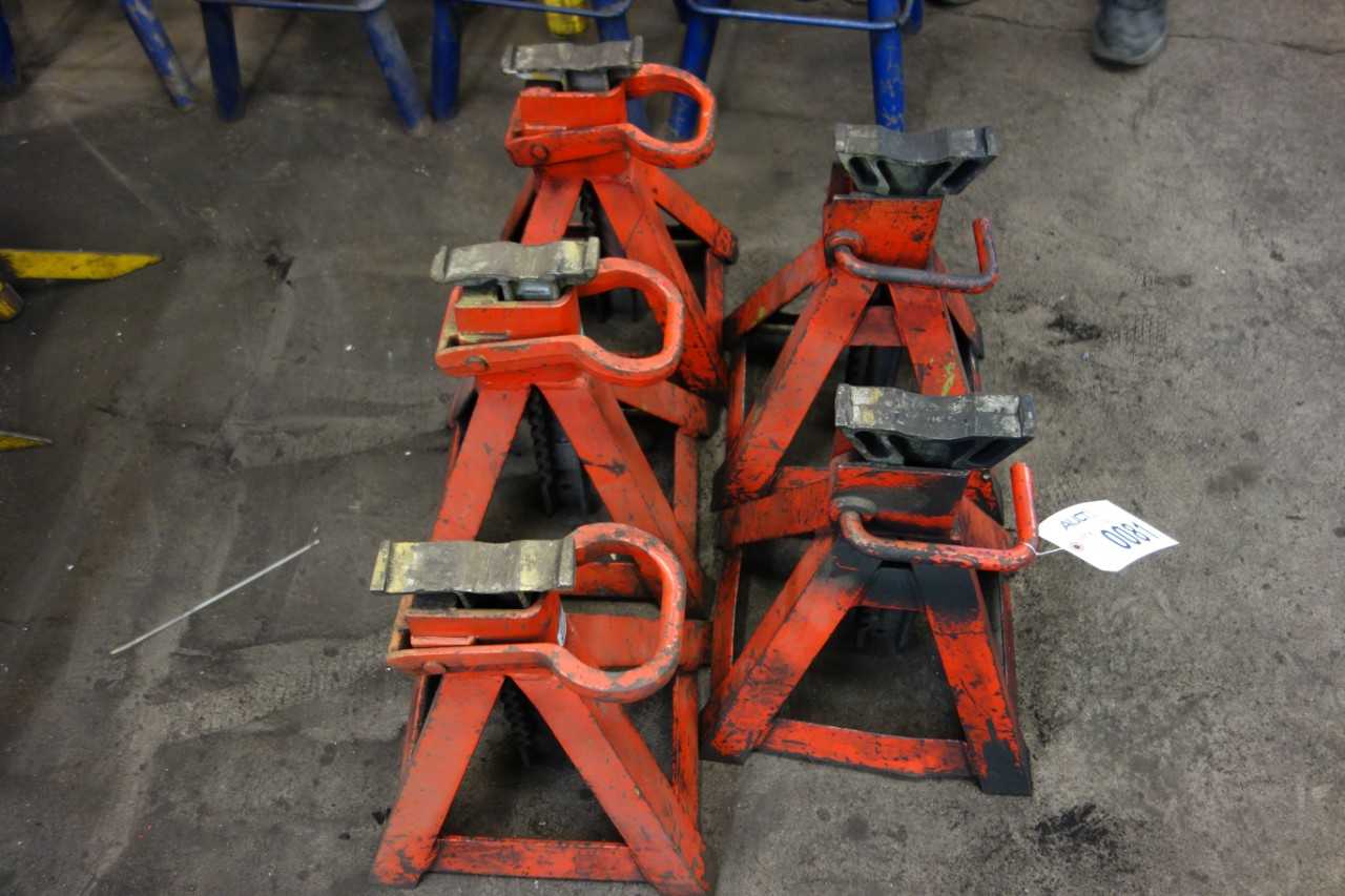 LOT OF 5 APPLIED POWER 10 TON TRAILER JACK STANDS - ELECTRIC POWER TOOLS