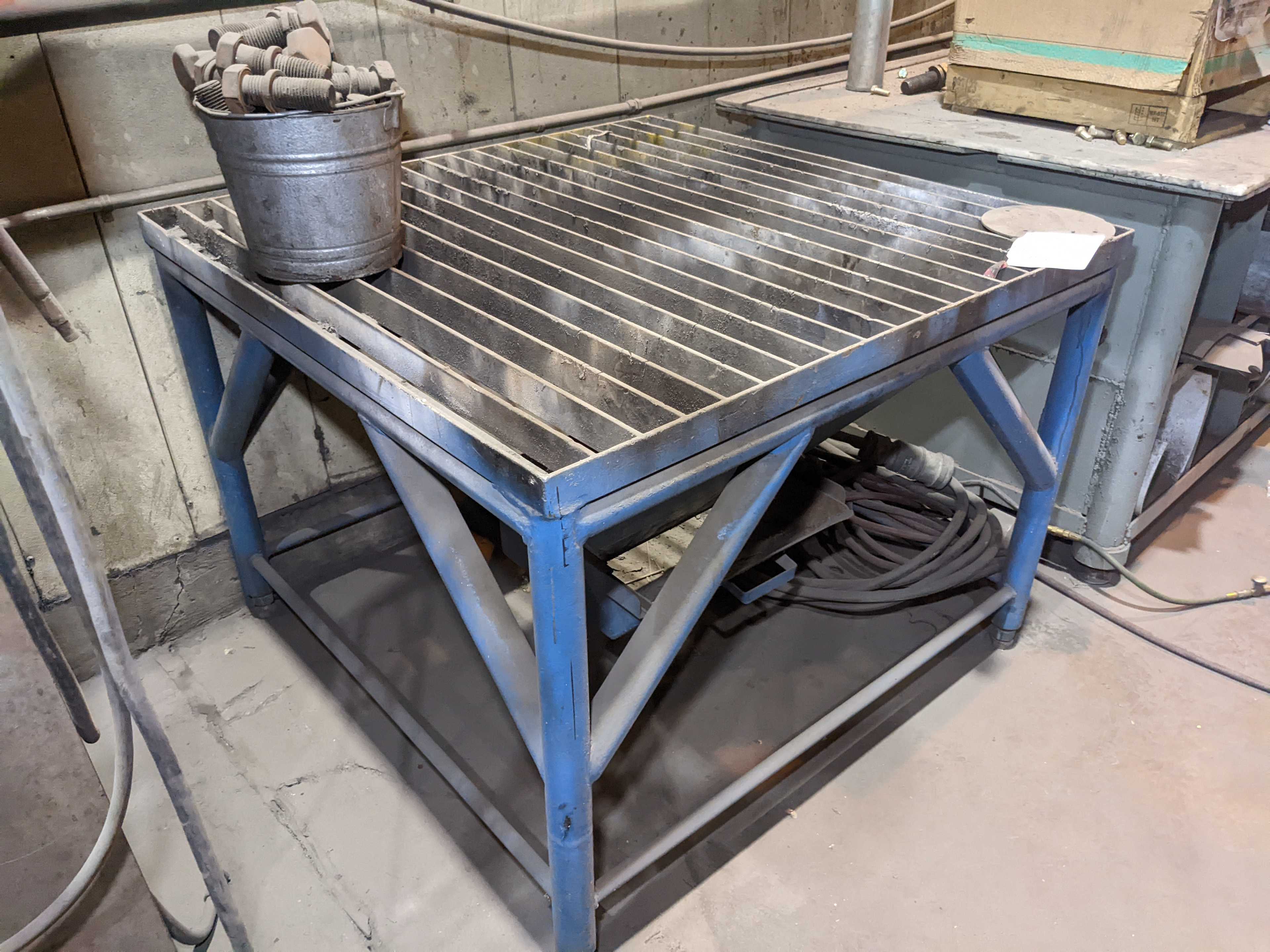WELDING TABLE - WELDING EQUIPMENT