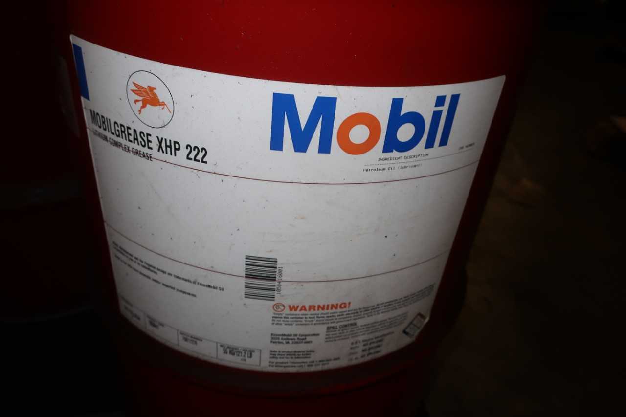 4 PALLETS OF ASSORTED OIL GREASE OIL DRY LUBRICANTS - MISCELLANEOUS