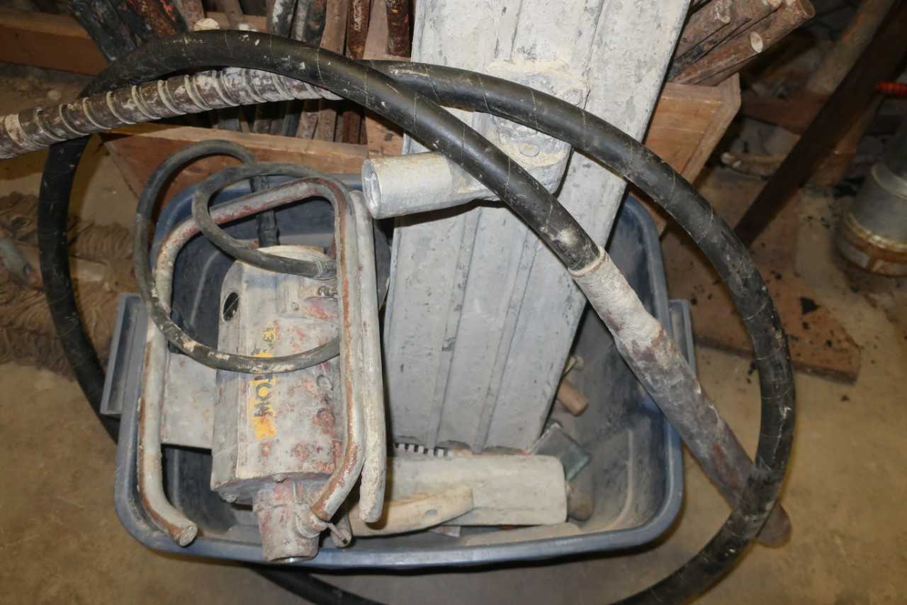 LOT OF ASSORTED CONCRETE TOOLING, SHOVELS, SPADES, BITS, RAKES - ELECTRIC POWER TOOLS