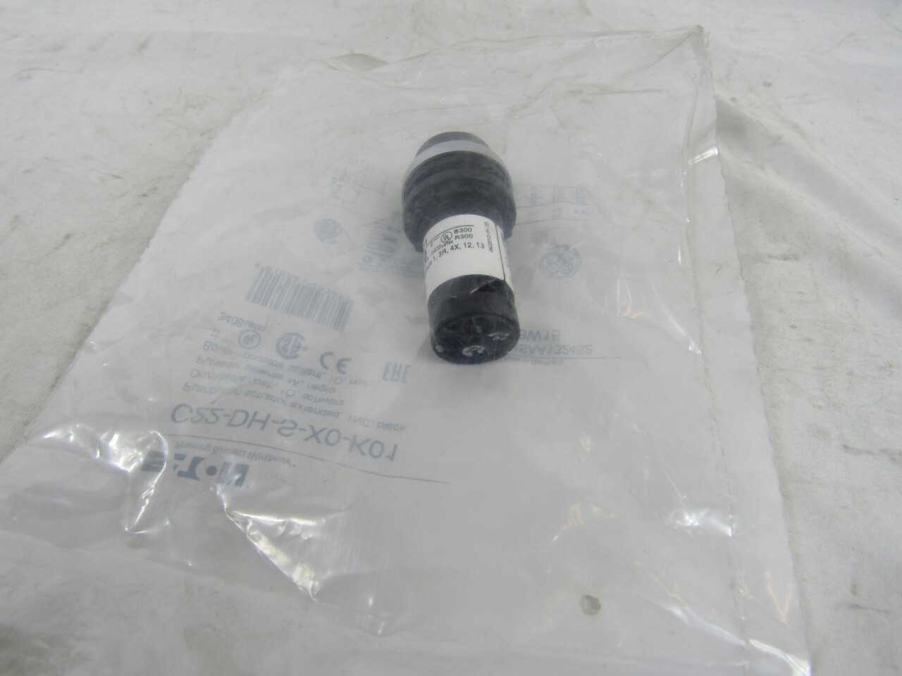 Quantity of 42x C22-DH-S-X0-K01 Pushbuttons - VALVES