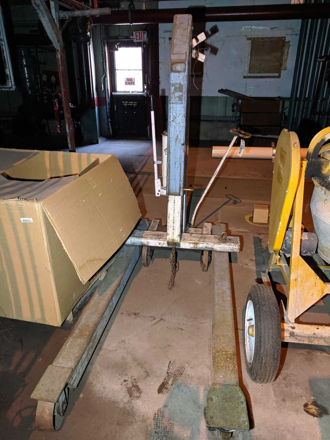 OTC 1810 MODEL A HYDRAULIC BOOM LIFT 4000LB - FORKLIFTS