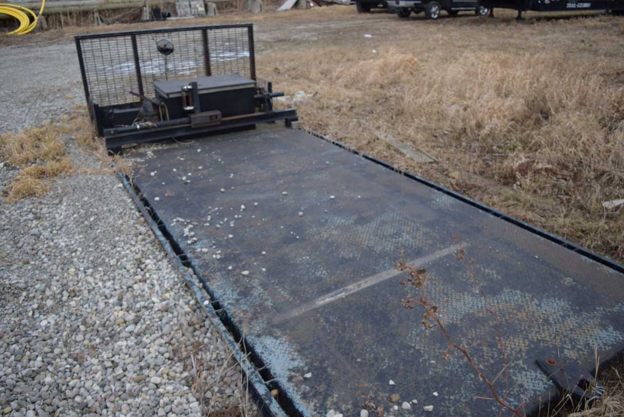 181IN X 87IN FLAT BED LOADING DECK W/ 20 TON HYDRAULIC WENCH, STEEL BED - TRAILERS