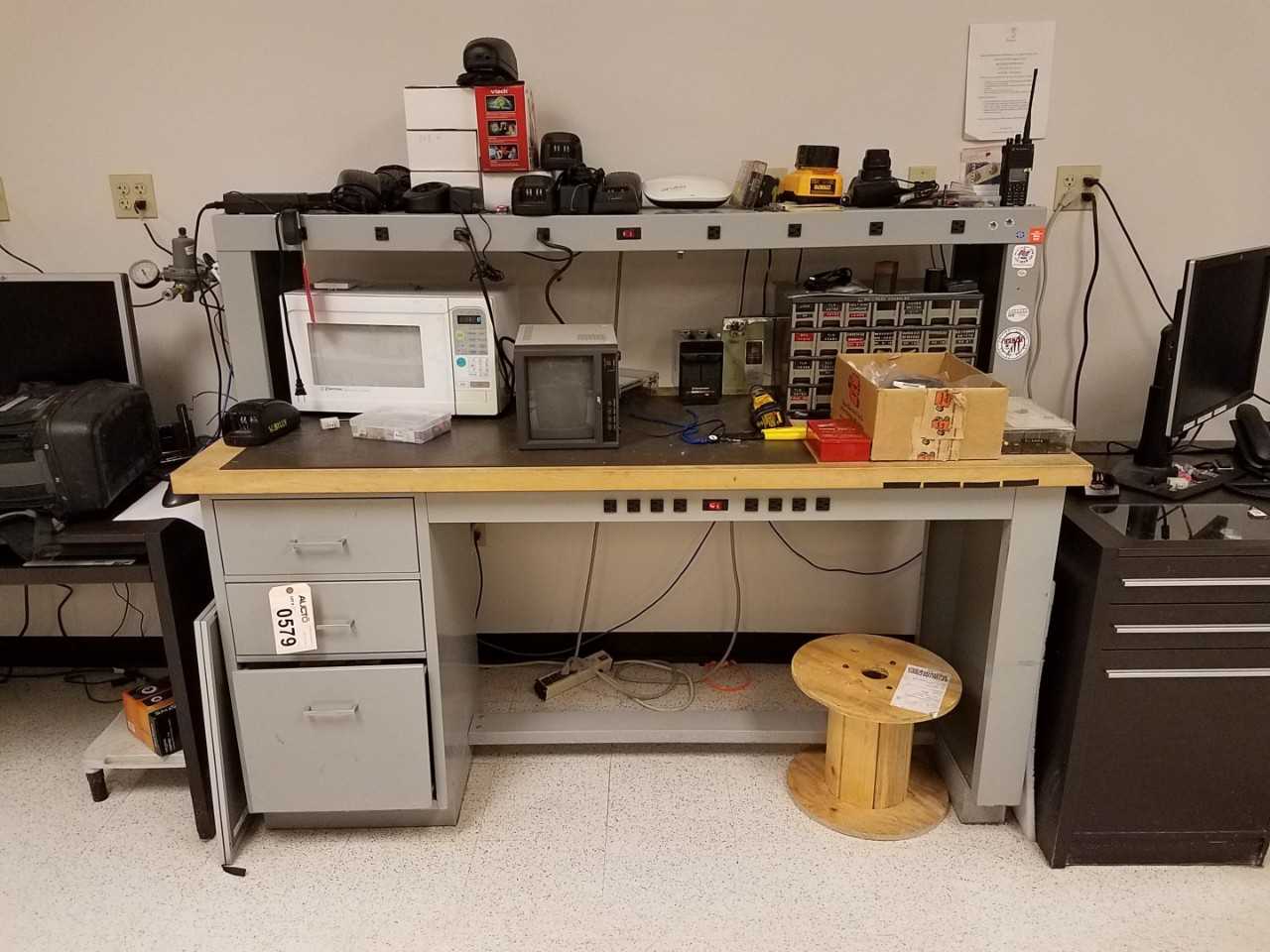 6' x 3' work desk with wood surface - PLANT & FACILITY 6' x 3' work desk with wood surface - PLANT & FACILITY