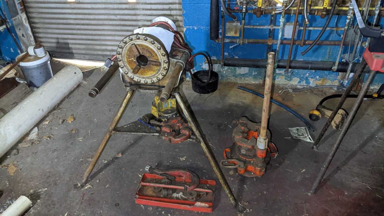 Ridged 300 pipe threader 115 volts 10 amps - MACHINING ACCESSORIES & TOOLING