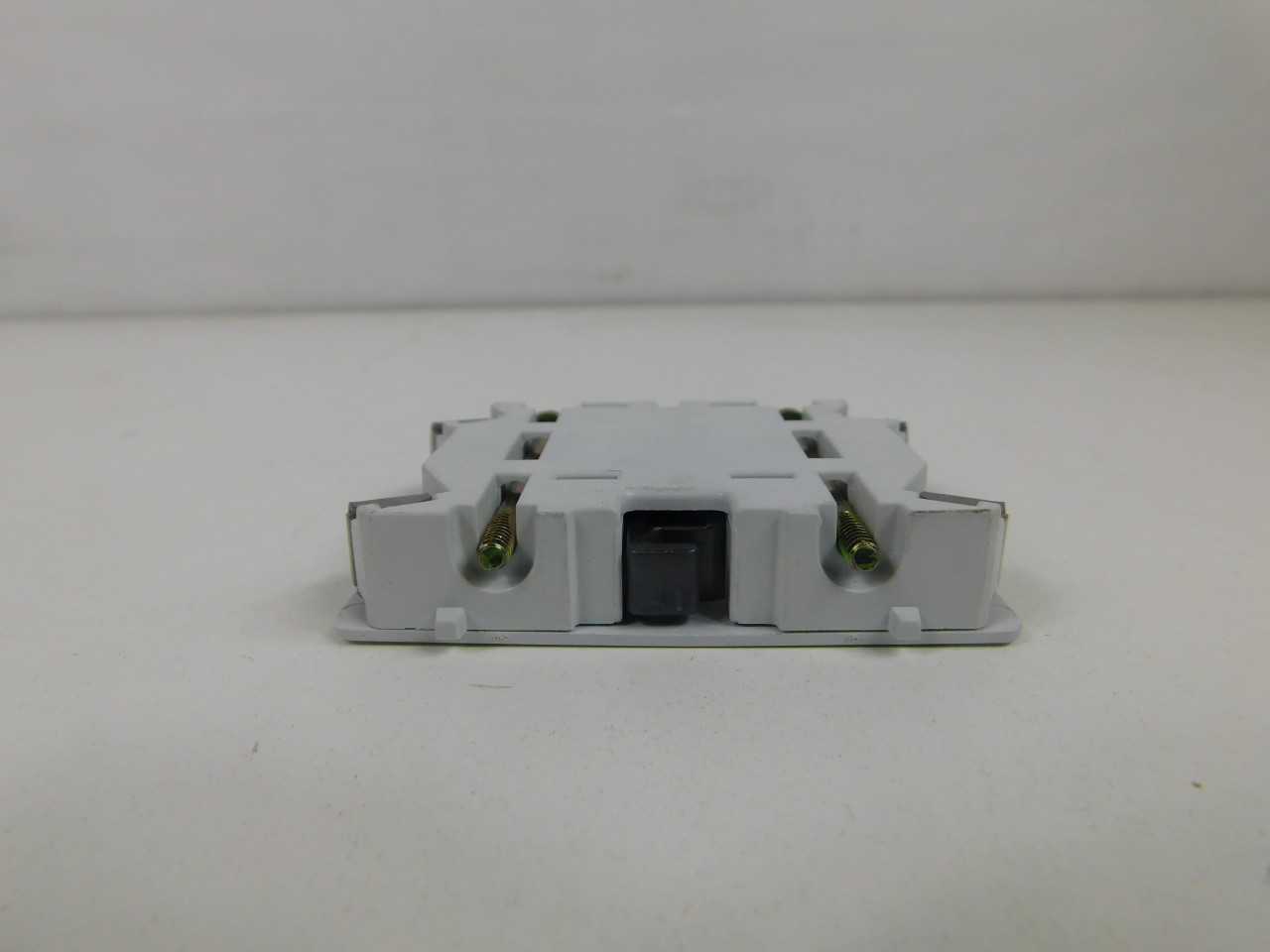 Quantity of 129x 10-8560-5 Contacts - VALVES