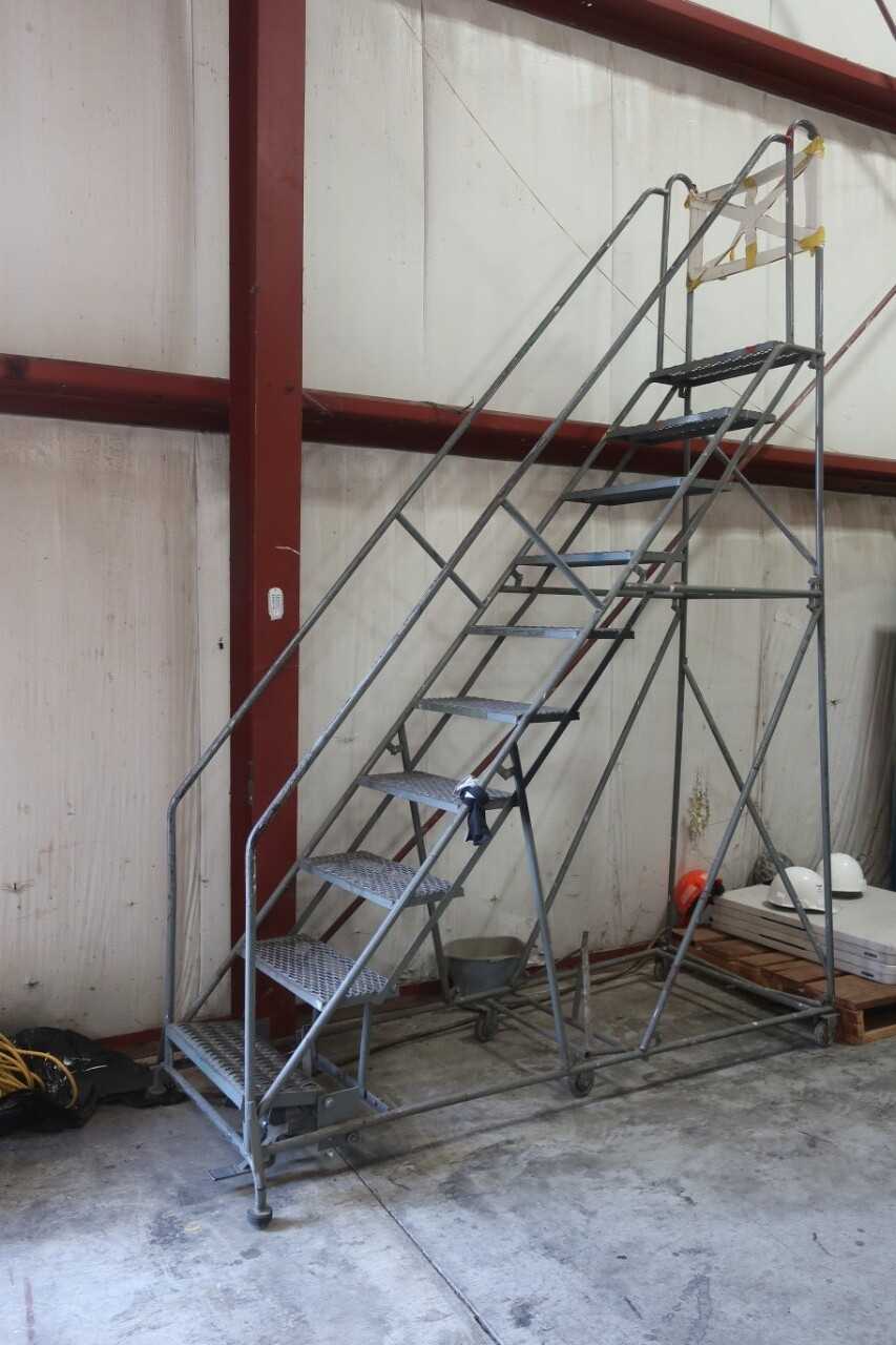 ROLLING WAREHOUSE LADDER - MATERIAL HANDLING