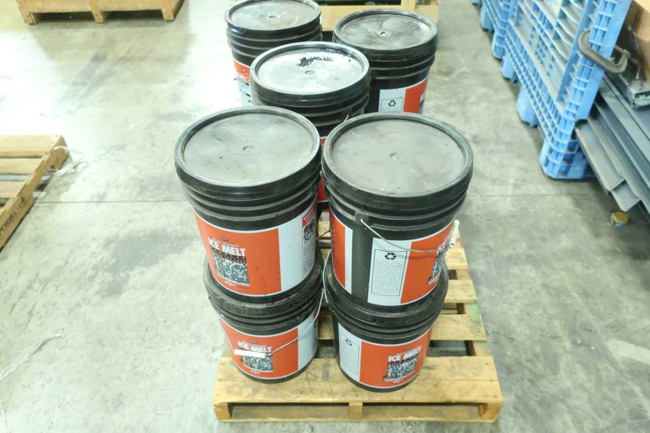 LOT OF 11 BUCKETS OF ROADRUNNER SWI ICE MELT - MISCELLANEOUS