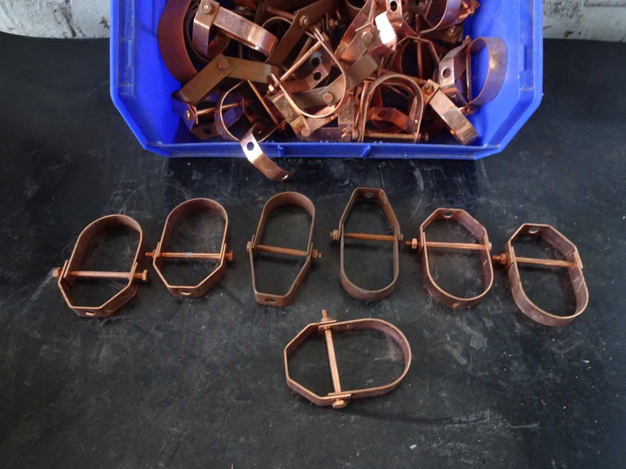 Approx 50 2in copper pipe hangers - WIRE MANUFACTURING