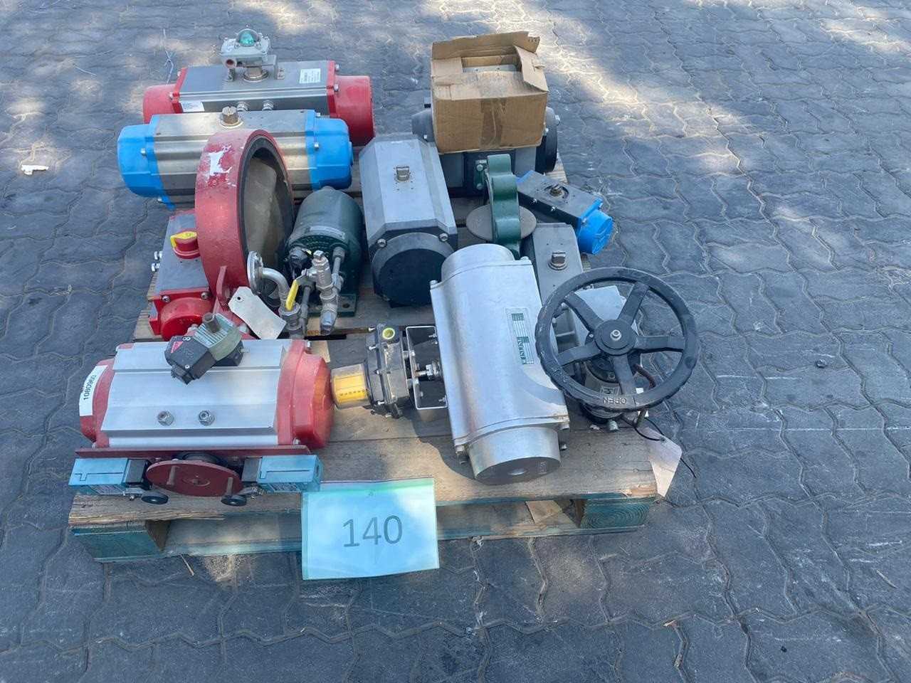 PALLET OF ASSORTED VALVES AND VALVES ACCESSORIES - VALVES