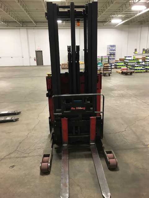1998 Raymond EASIR40TT reach truck, Troy, MI - MATERIAL HANDLING