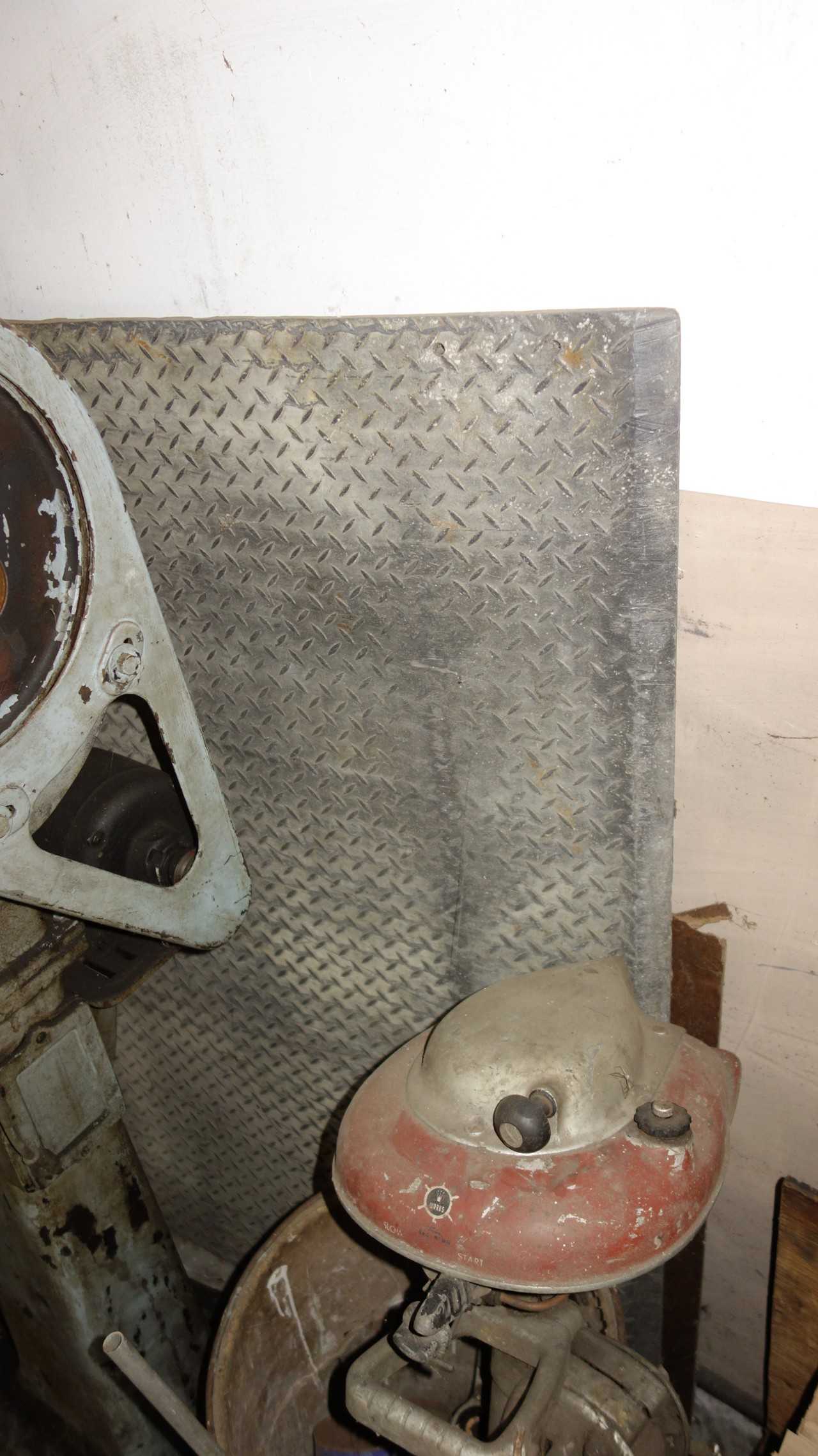 LOADING DOCK PLATE - MATERIAL HANDLING