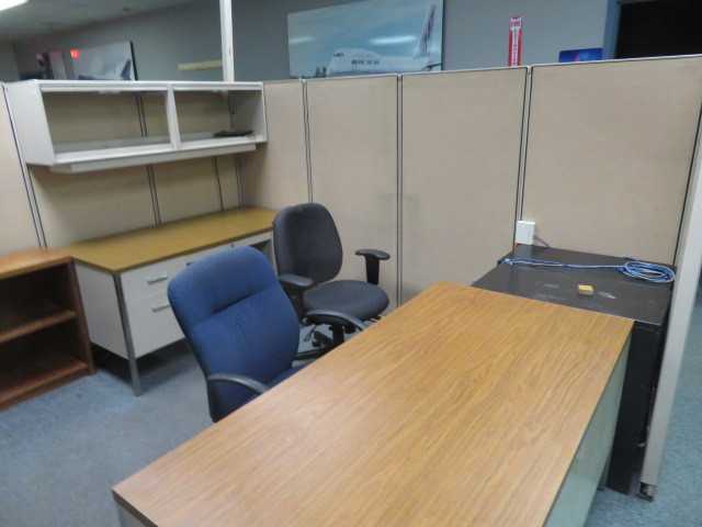Office Furniture and Panels, Lot - MISCELLANEOUS