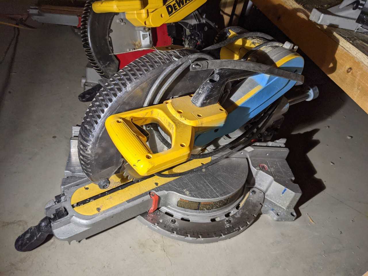 Dewalt DW718 Double bevel slide compound 12" Miter Saw - ELECTRIC POWER TOOLS