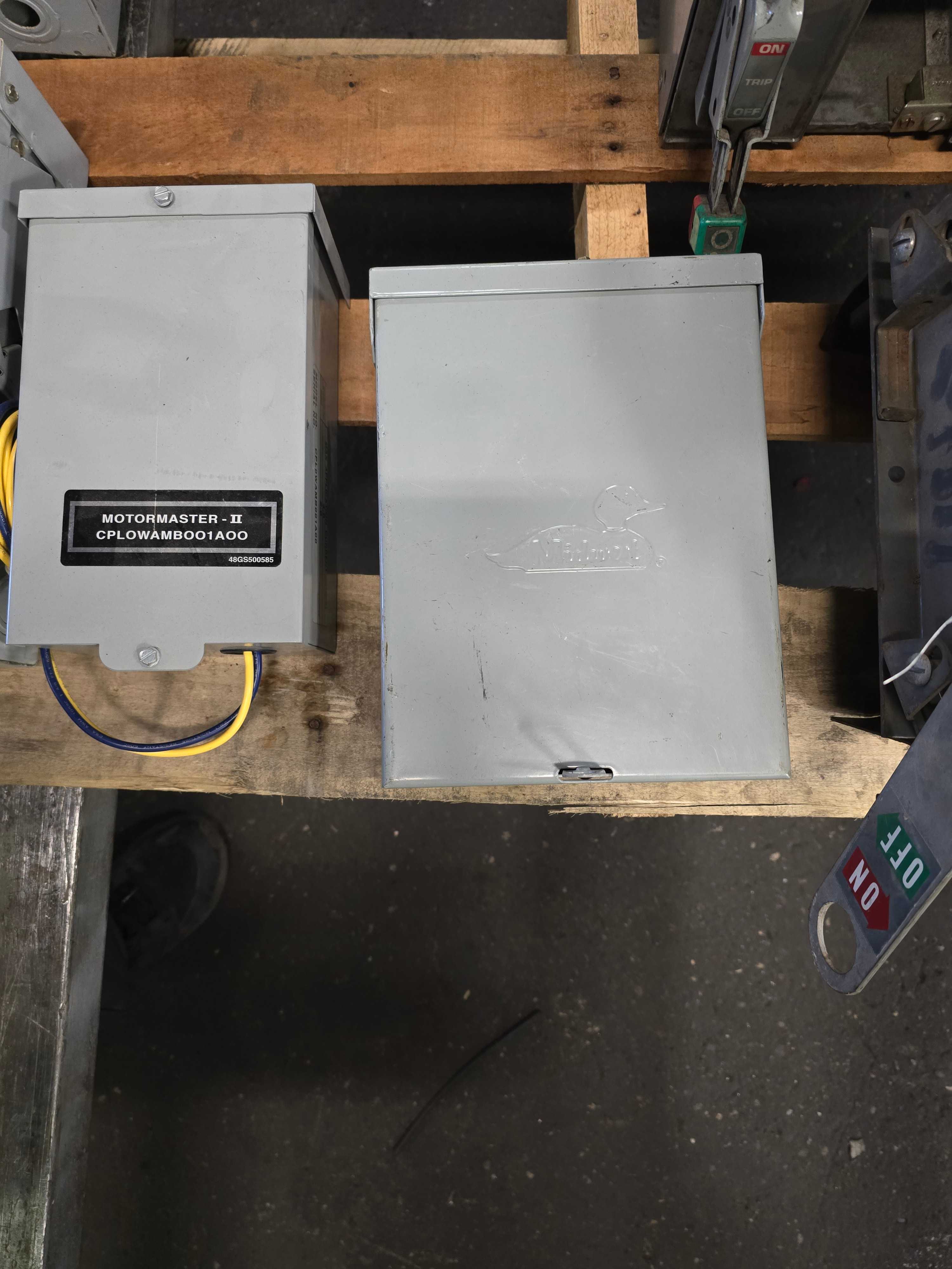 LOT OF SAFETY SWITCHES, BUS PLUG, & MCC BUCKETS - ELECTRICAL COMPONENTS