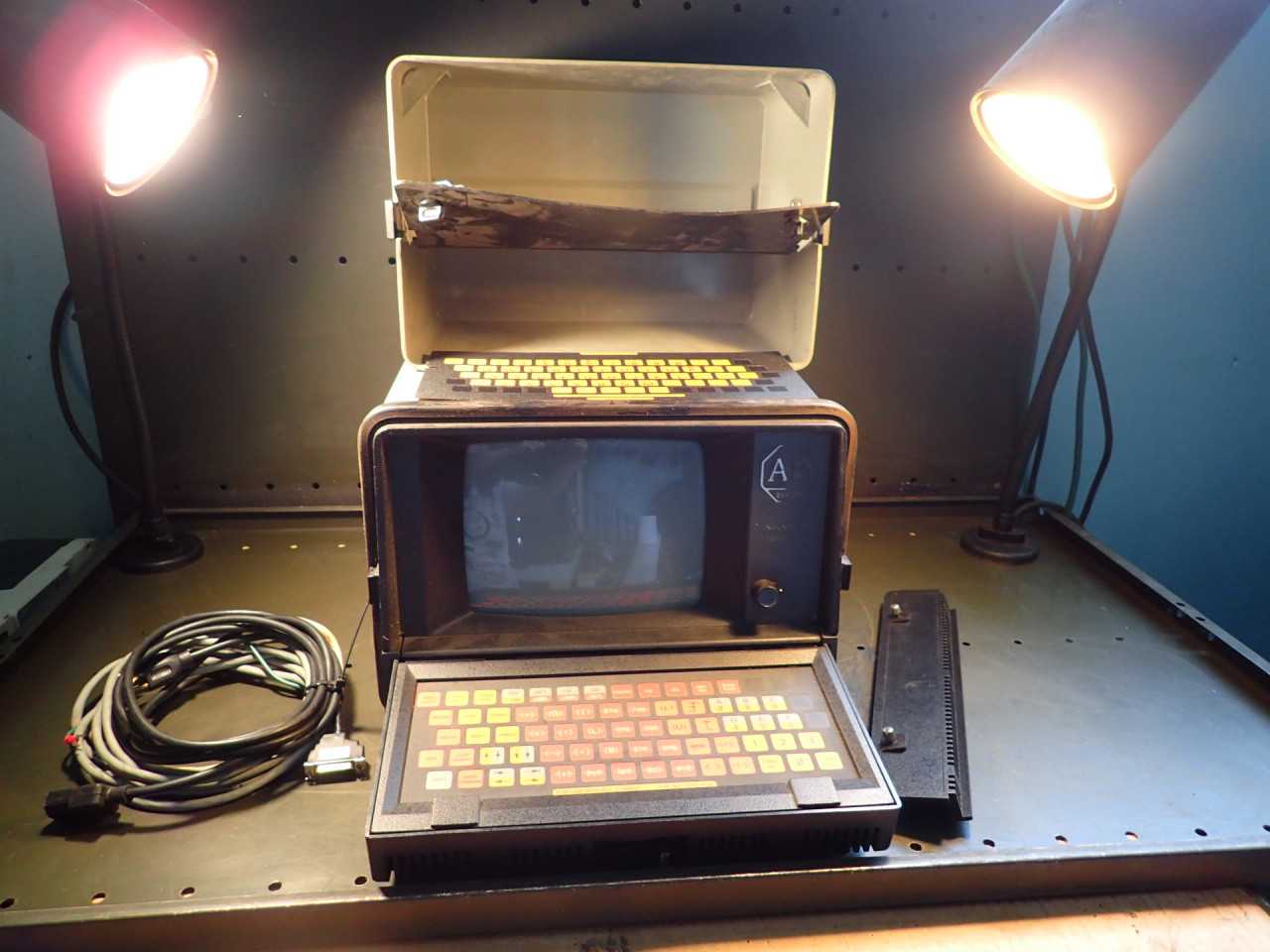 Allen Bradley 1770-FD PLC CRT Industrial Programming Terminal w/ Keyboard Cables - AUTOMATION & CONTROLS