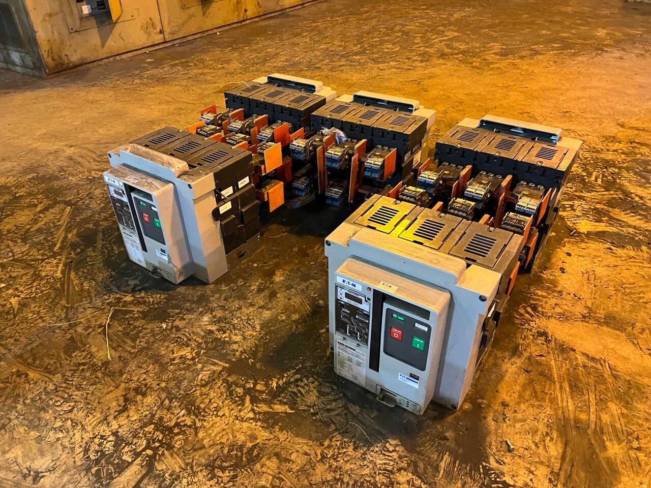 5X Eaton Magnum DS low voltage power circuit breakers - CIRCUIT BREAKERS
