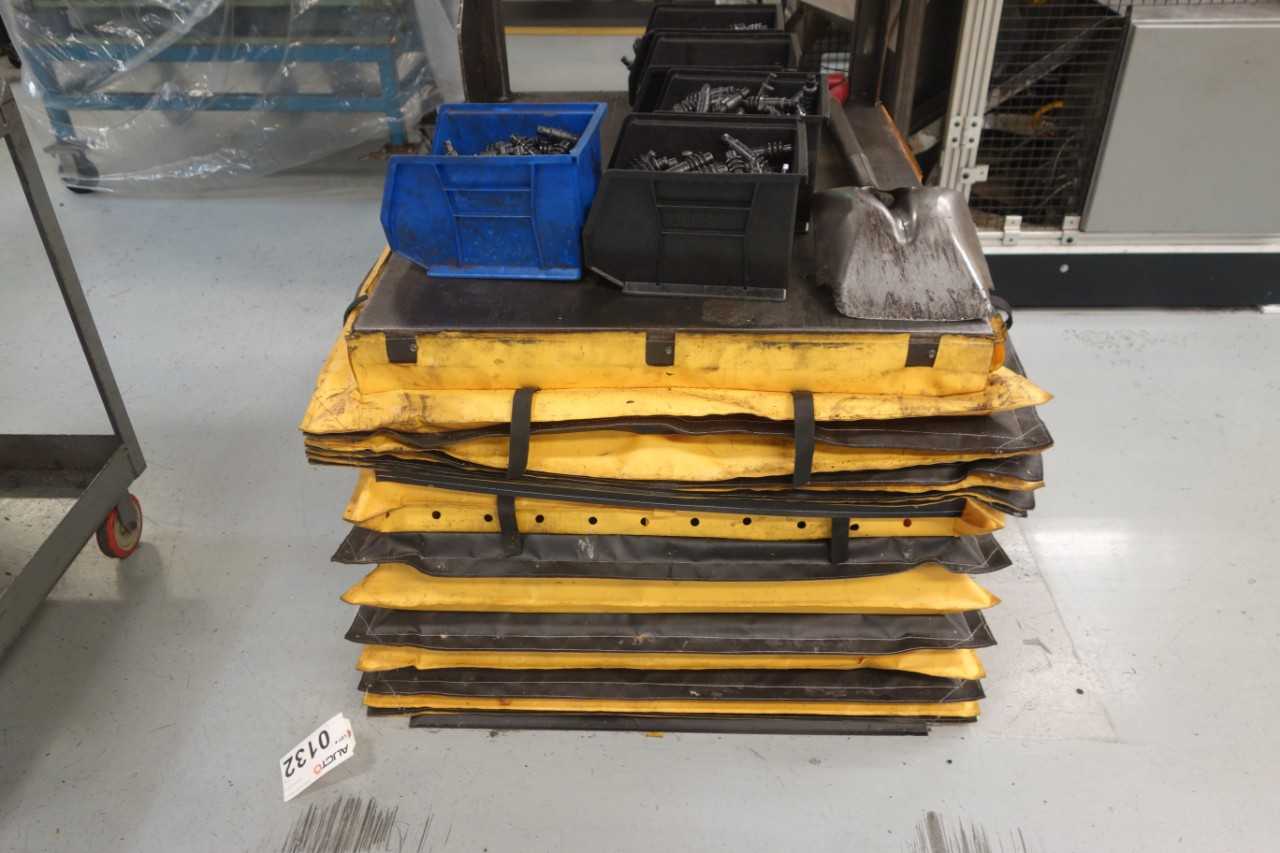 Presto scissor lift table, approx. 3' x 3' - MATERIAL HANDLING