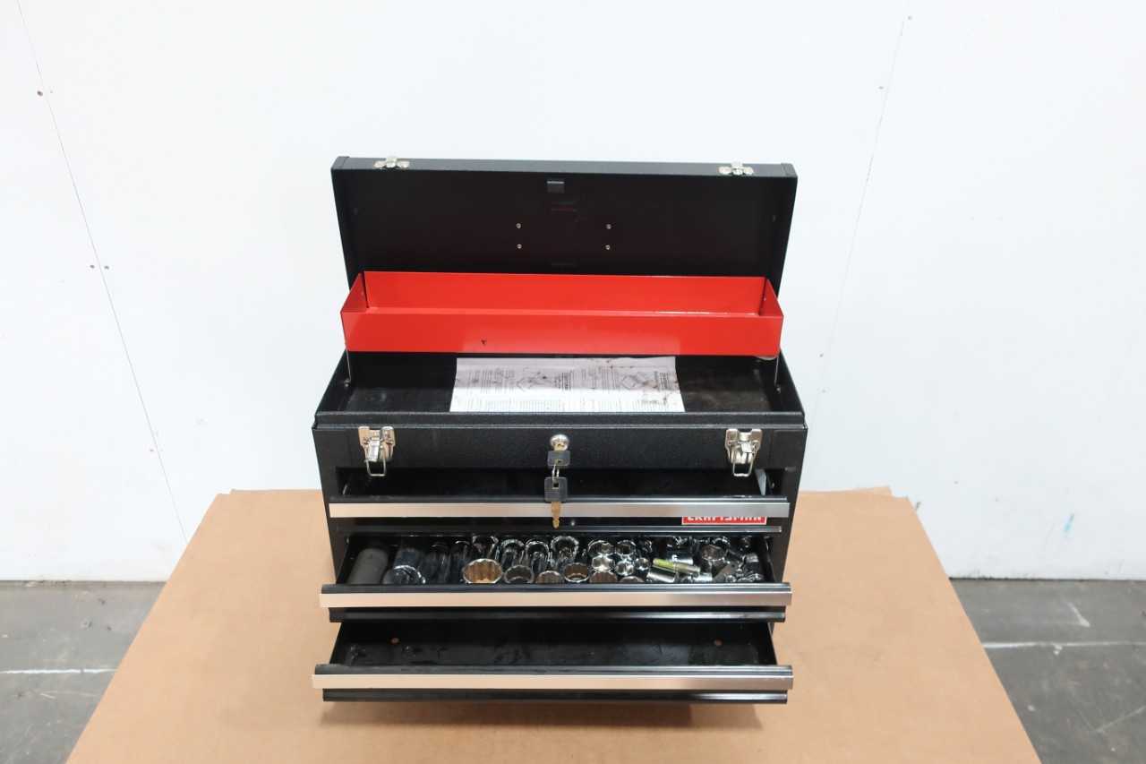 4 DRAWER LOCKING CRAFTMANS TOOL BOX AND ASSORTED SOCKETS/RACHETS - TOOL STORAGE