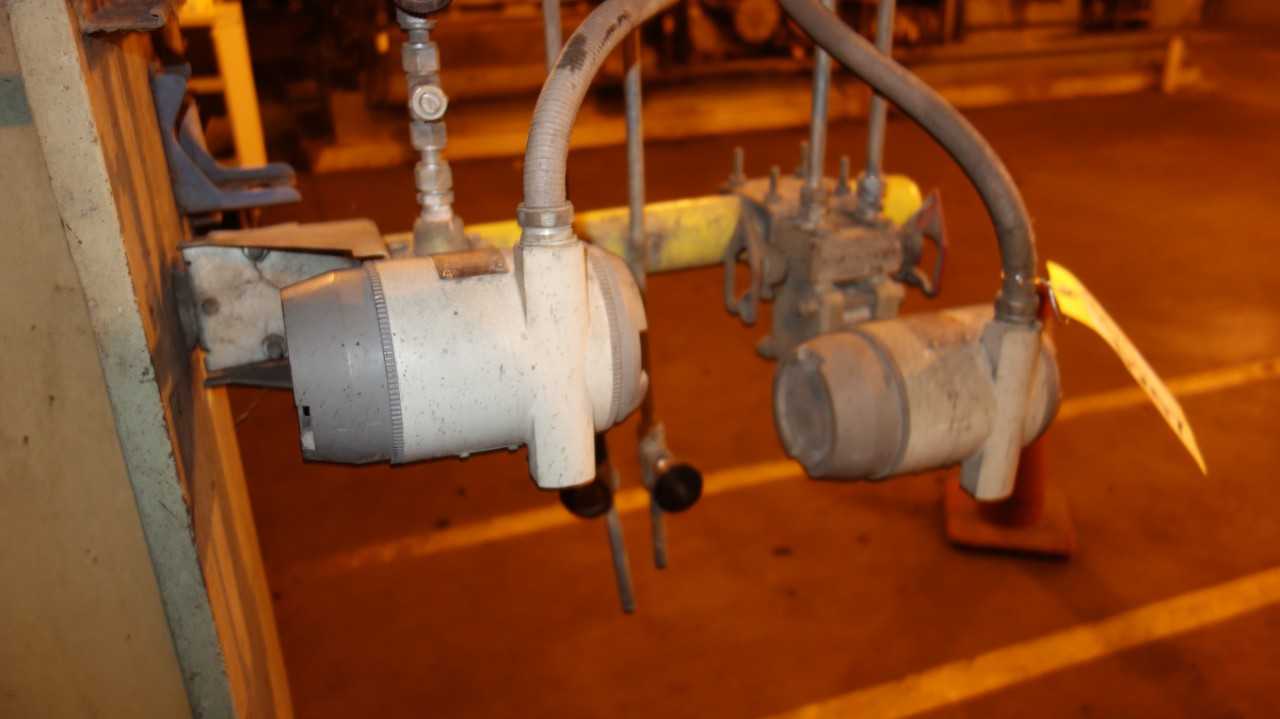 LOT OF 2 ASSORTED HONEYWELL ST3000 PRESSURE TRANSMITTER - INSTRUMENTATION