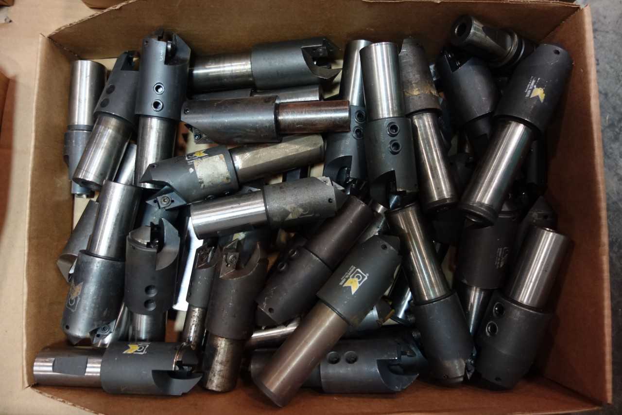 LOT OF ASSORTED END MILLS - KENNAMETAL - ELECTRIC POWER TOOLS