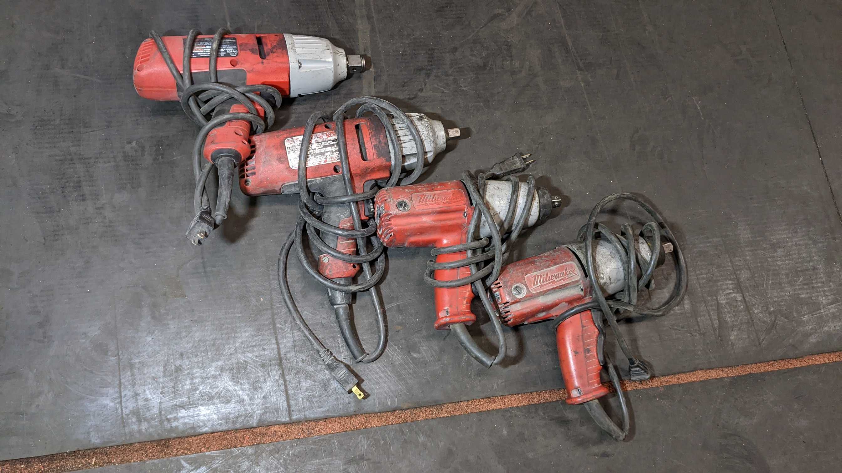 LOT OF 4 IMPACT WRENCH - ELECTRIC POWER TOOLS
