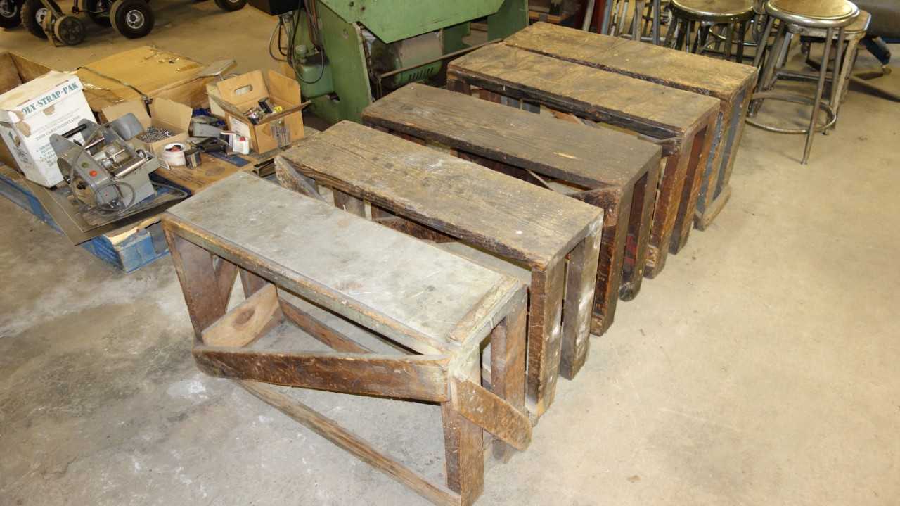 LOT OF 5 WOODEN BENCHES - PLANT & FACILITY