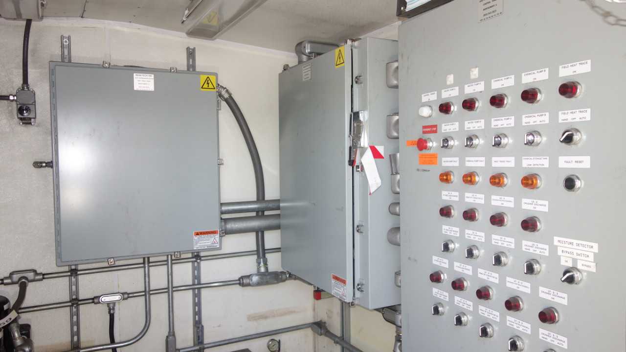 LOT OF 3 ELECTRICAL PANELS, CONTROLLOGIX 5561 1756 - AUTOMATION & CONTROLS