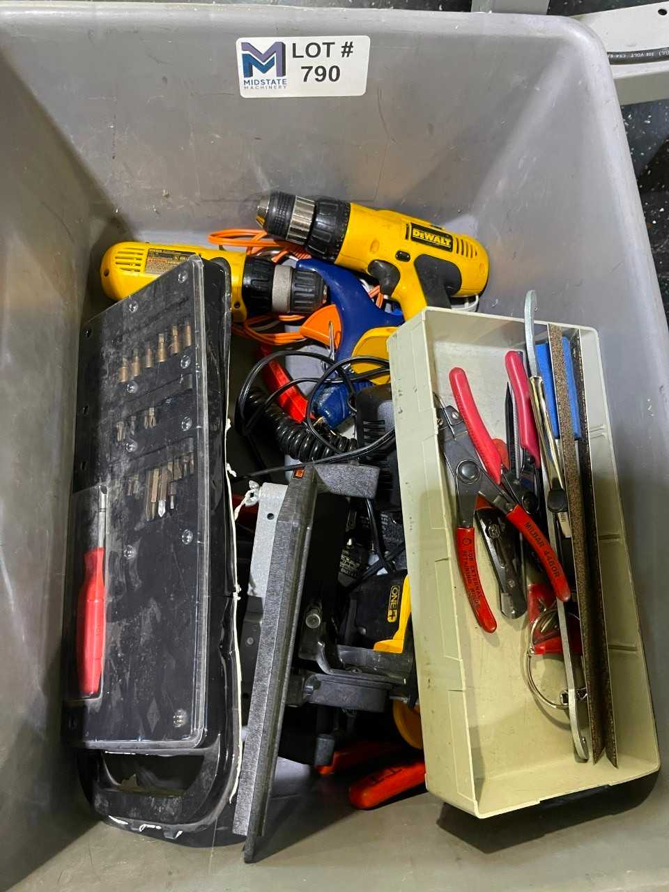 Dewalt Cordless Drills and misc Hand Tools - ELECTRIC POWER TOOLS