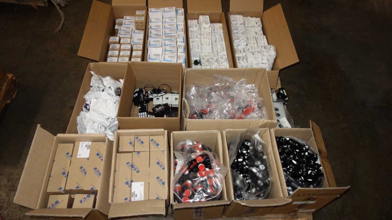 1 PALLET OF ASSORTED EATON ELECTRIC PARTS, PUSHBUTTONS - ELECTRIC MOTORS