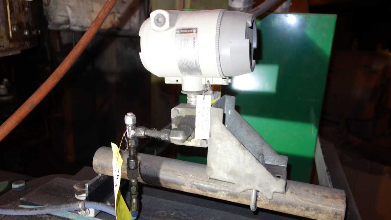 LOT OF 2 HONEYWELL ST3000 STG644 PRESSURE TRANSMITTER - INSTRUMENTATION
