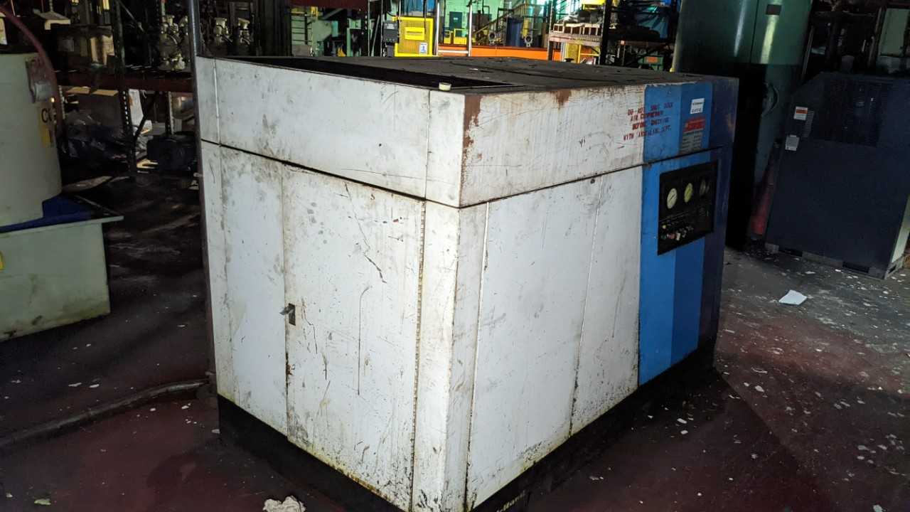 Ingersoll Rand compressor model ssr3001-AAD5 300 CFM - AIR COMPRESSORS