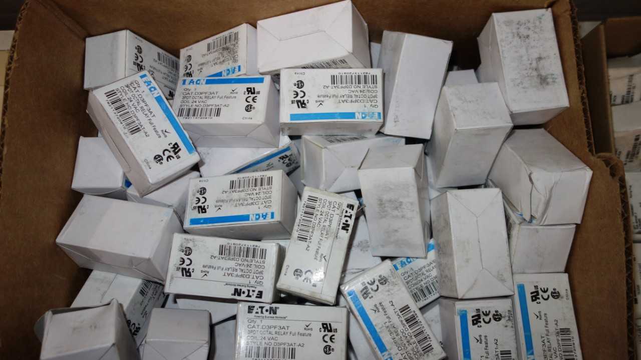 1 BOX OF EATON / CUTLER HAMMER ELECTRICAL - ELECTRICAL COMPONENTS