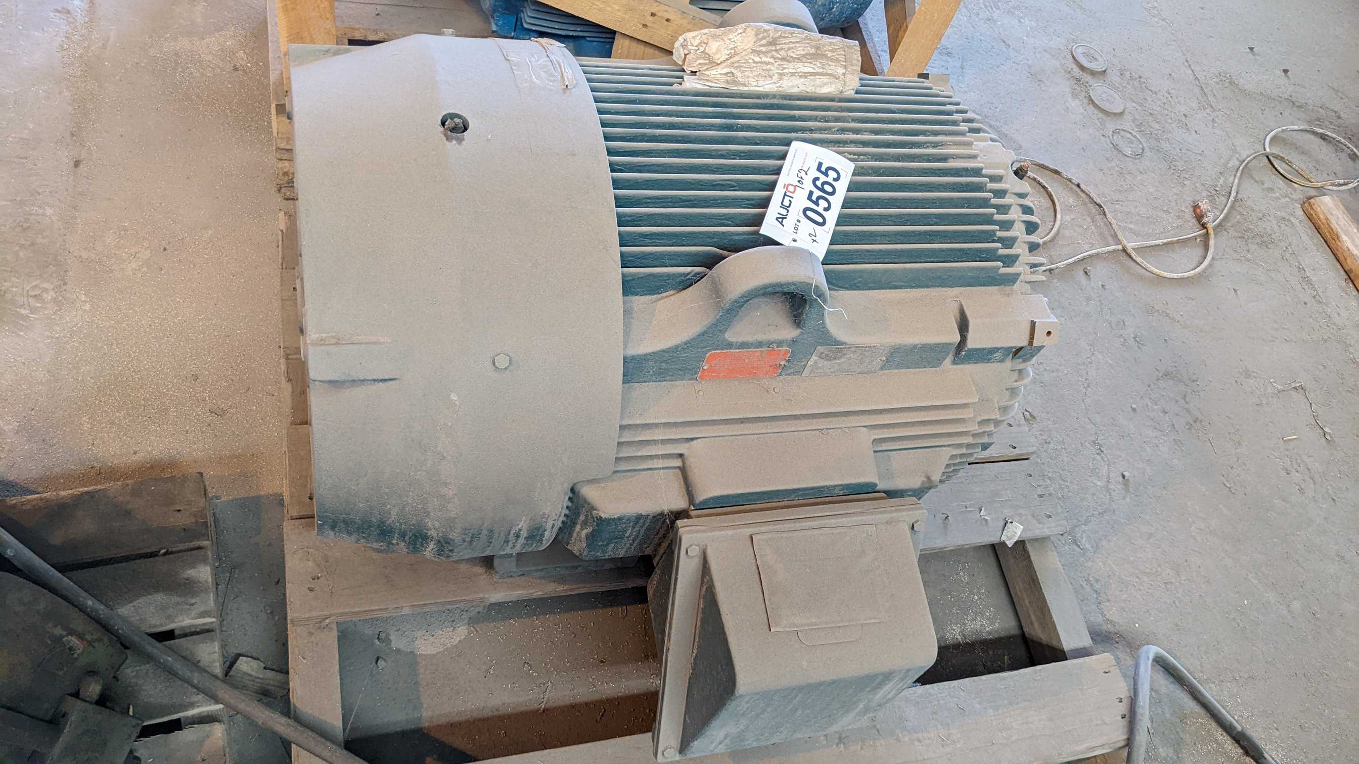 LOT OF 2 MOTORS - ELECTRIC MOTORS